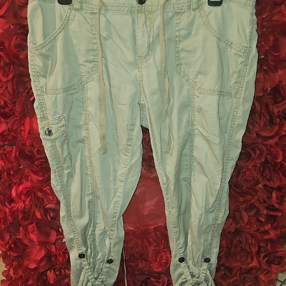 Mudd Junior's Olive Green Cargo Capri Pants Size 13